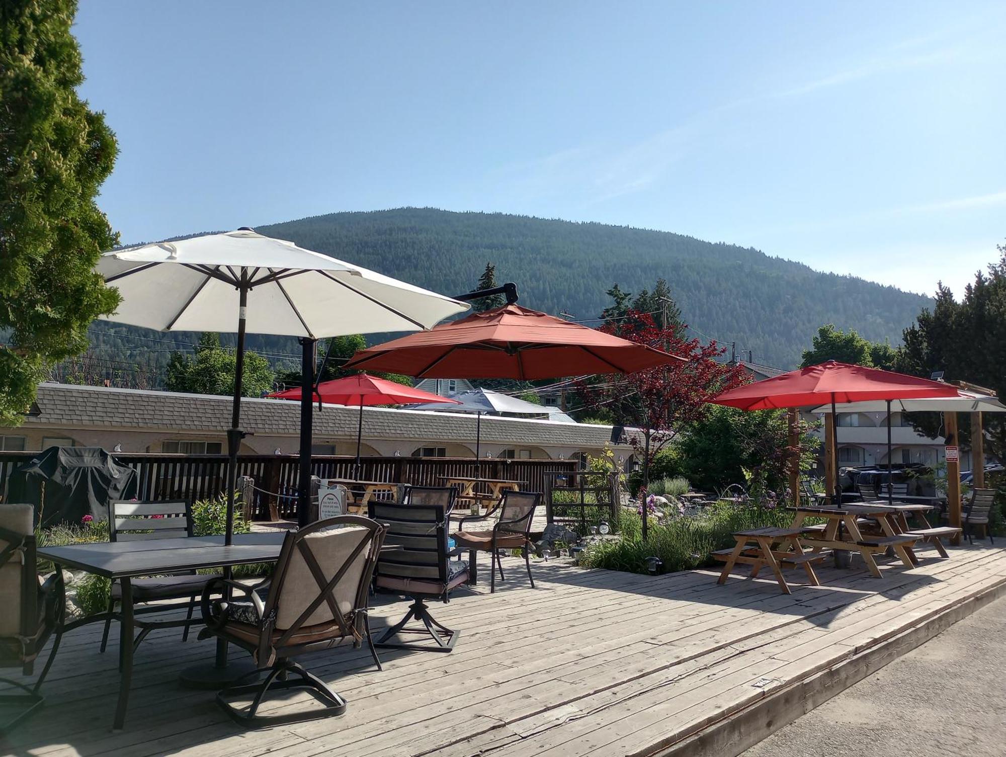 Magnuson Hotel Creston Exterior photo