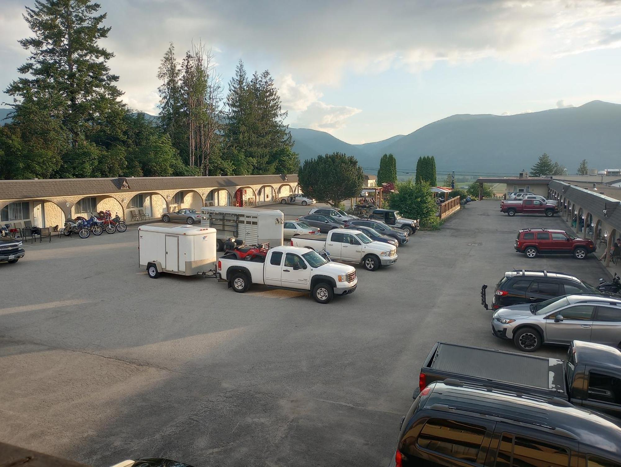 Magnuson Hotel Creston Exterior photo