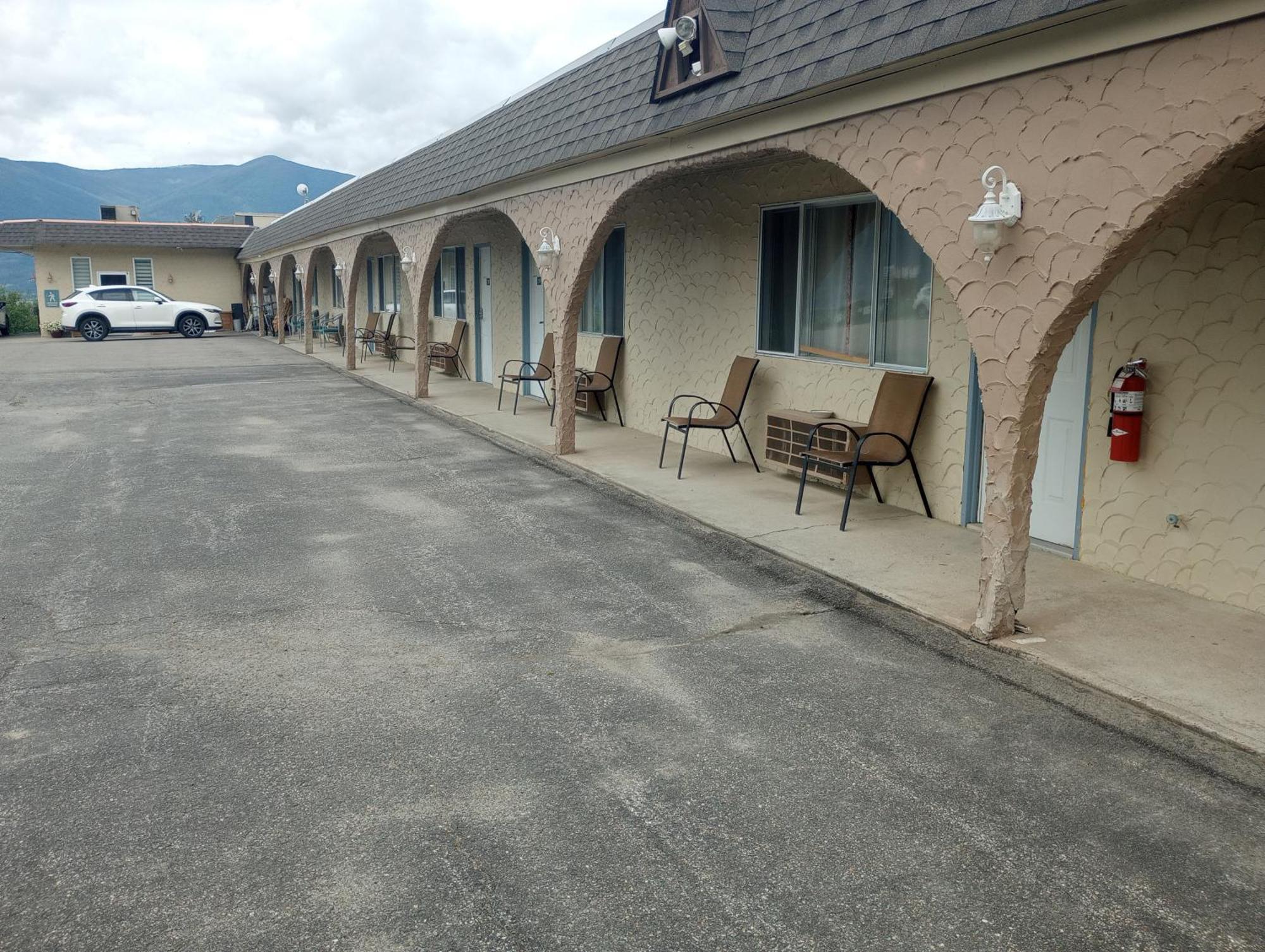 Magnuson Hotel Creston Exterior photo