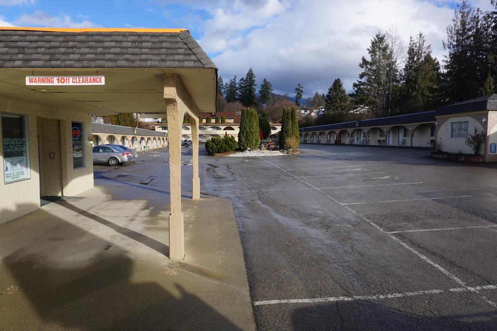Magnuson Hotel Creston Exterior photo