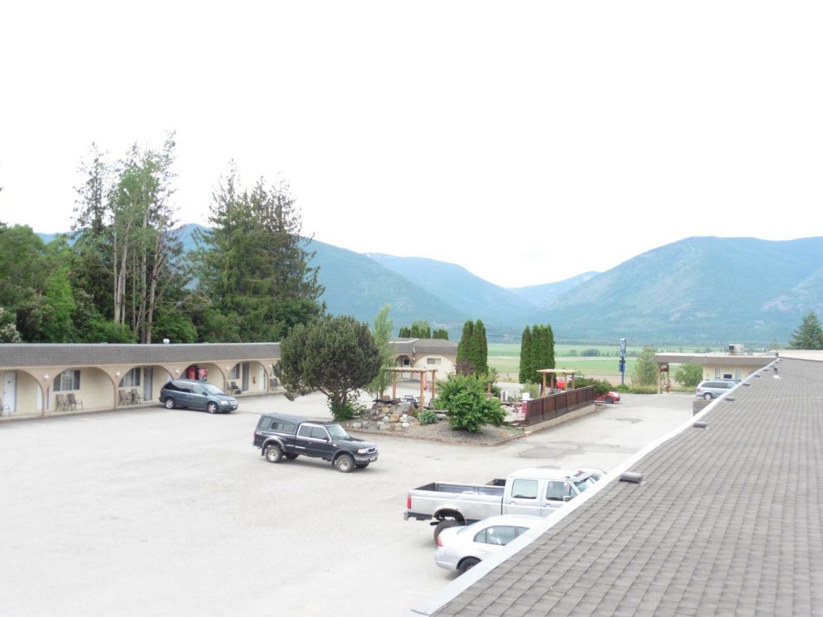 Magnuson Hotel Creston Exterior photo